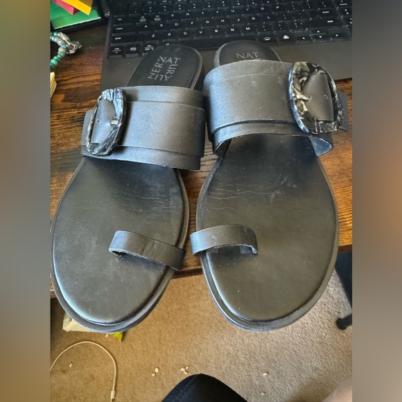 Naturalizer brand size 10, black and comfortable. - Picture 1 of 3